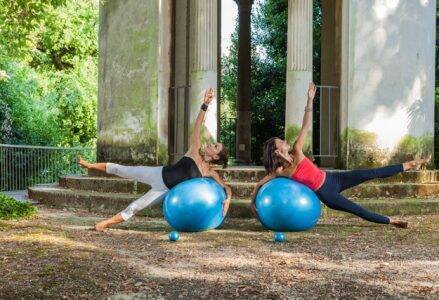 PILATES E YOGA